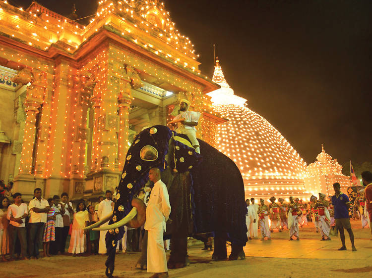 Duruthu Perahera