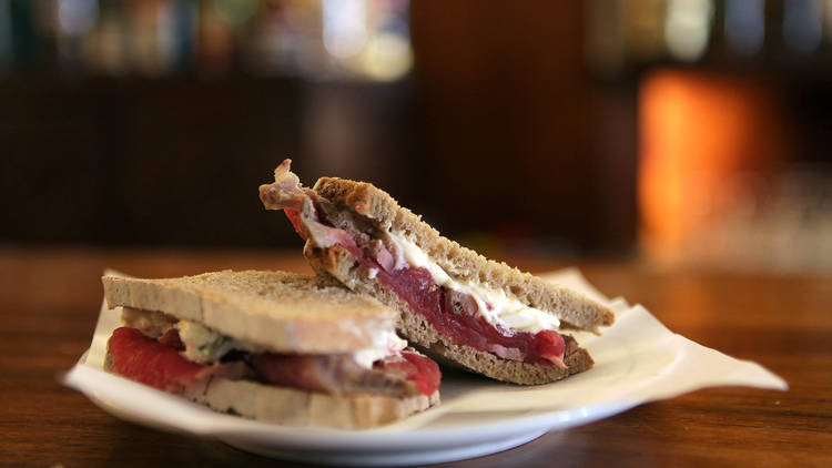 Rosbife à Inglesa com Pudim de Legumes – Gambrinus