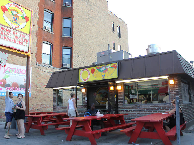 Wiener's Circle honors Trump with 3-inch hot dog