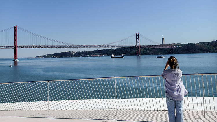 Discover Lisbon by the river side