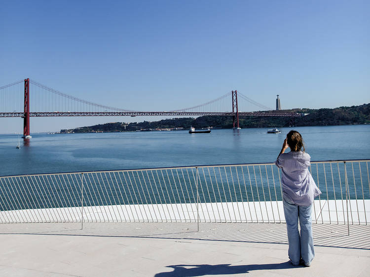 Discover Lisbon by the river side