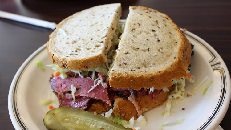 Langer's Delicatessen's pastrami sandwich