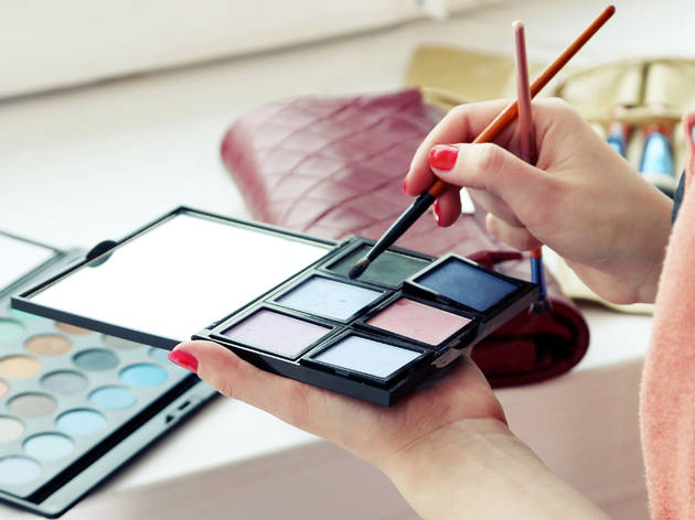 Best makeup classes in NYC for beginners and professionals