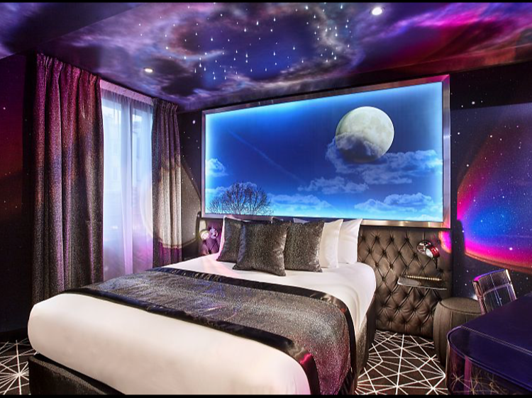 Go indoor stargazing at Déclic Hotel