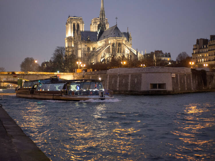 Try a cruise with Bateaux Parisiens