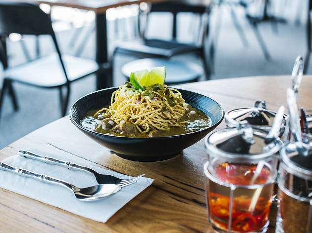 Northern style crispy egg noodle curry: Muum Maam Northern style crispy egg noodle curry: Muum Maam