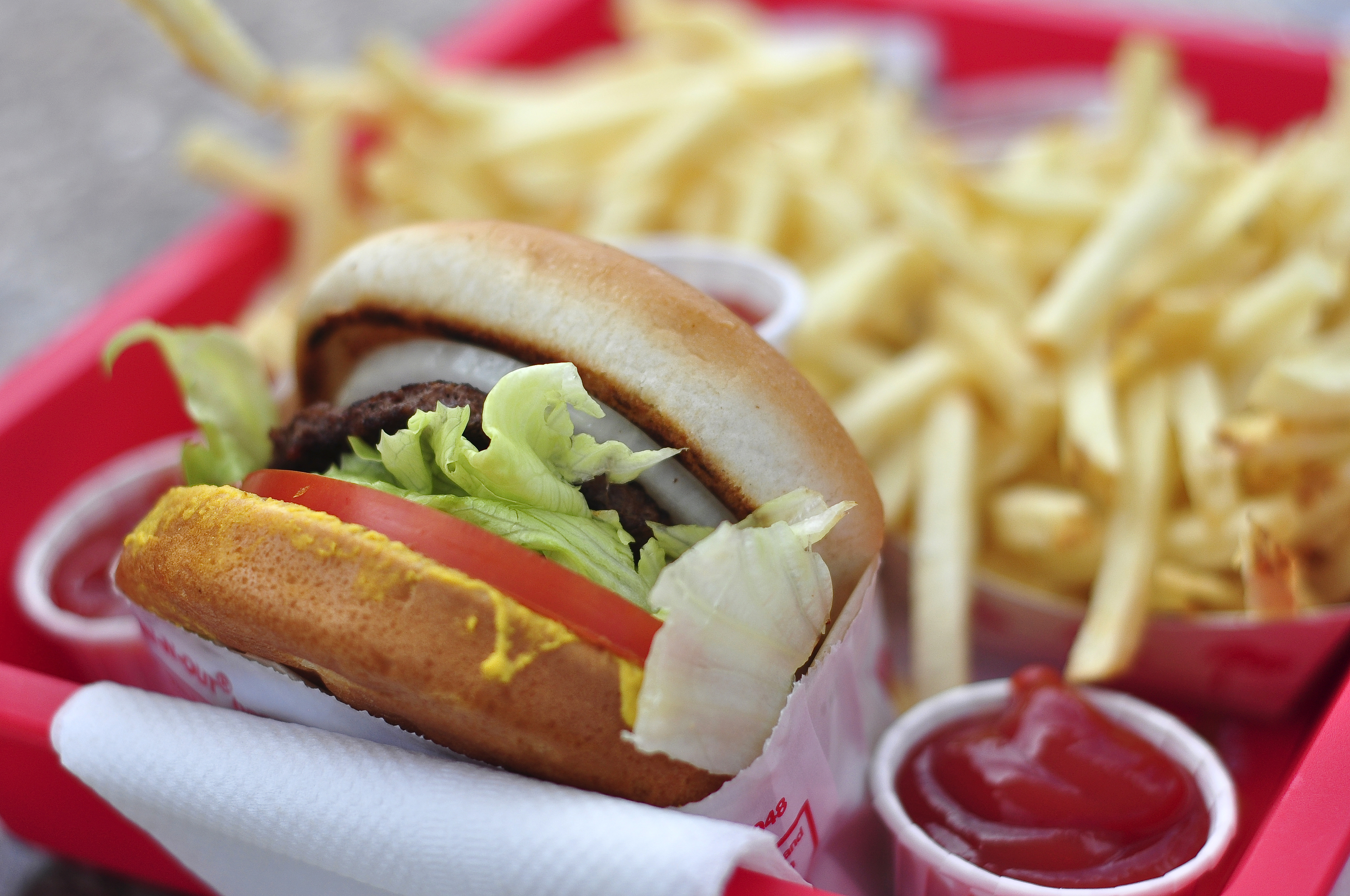 Оквэд фаст фуд. Фаст-фуд in-n-out. In and out бургеры. In n out Burger.