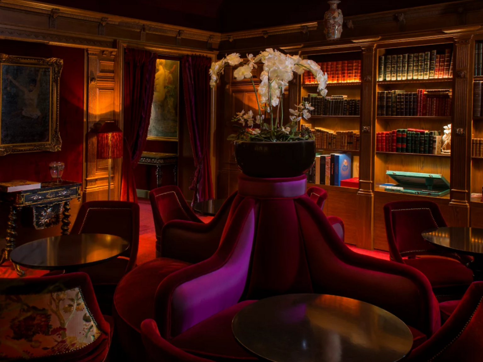 14 Best Boutique Hotels In Paris for 2025