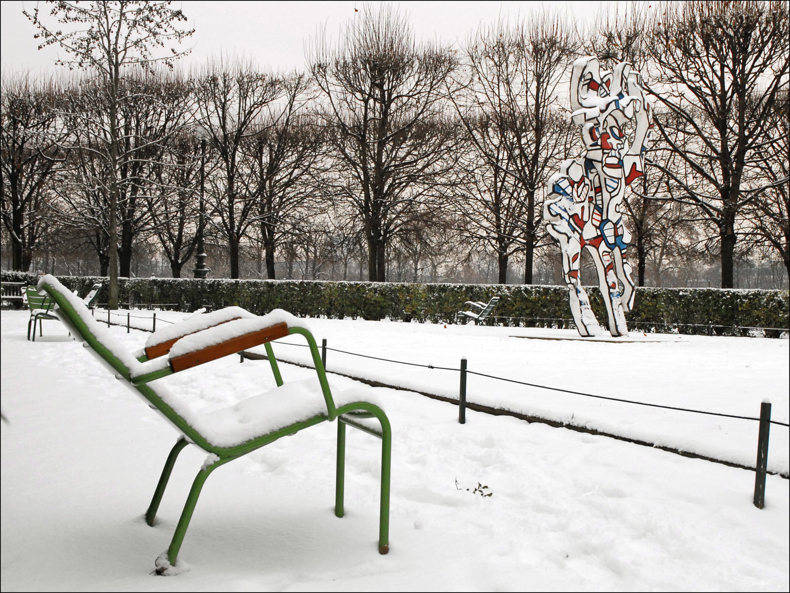 Le_Bel_costumé_sous_la_neige_Jean_Pierre_Dalbéra