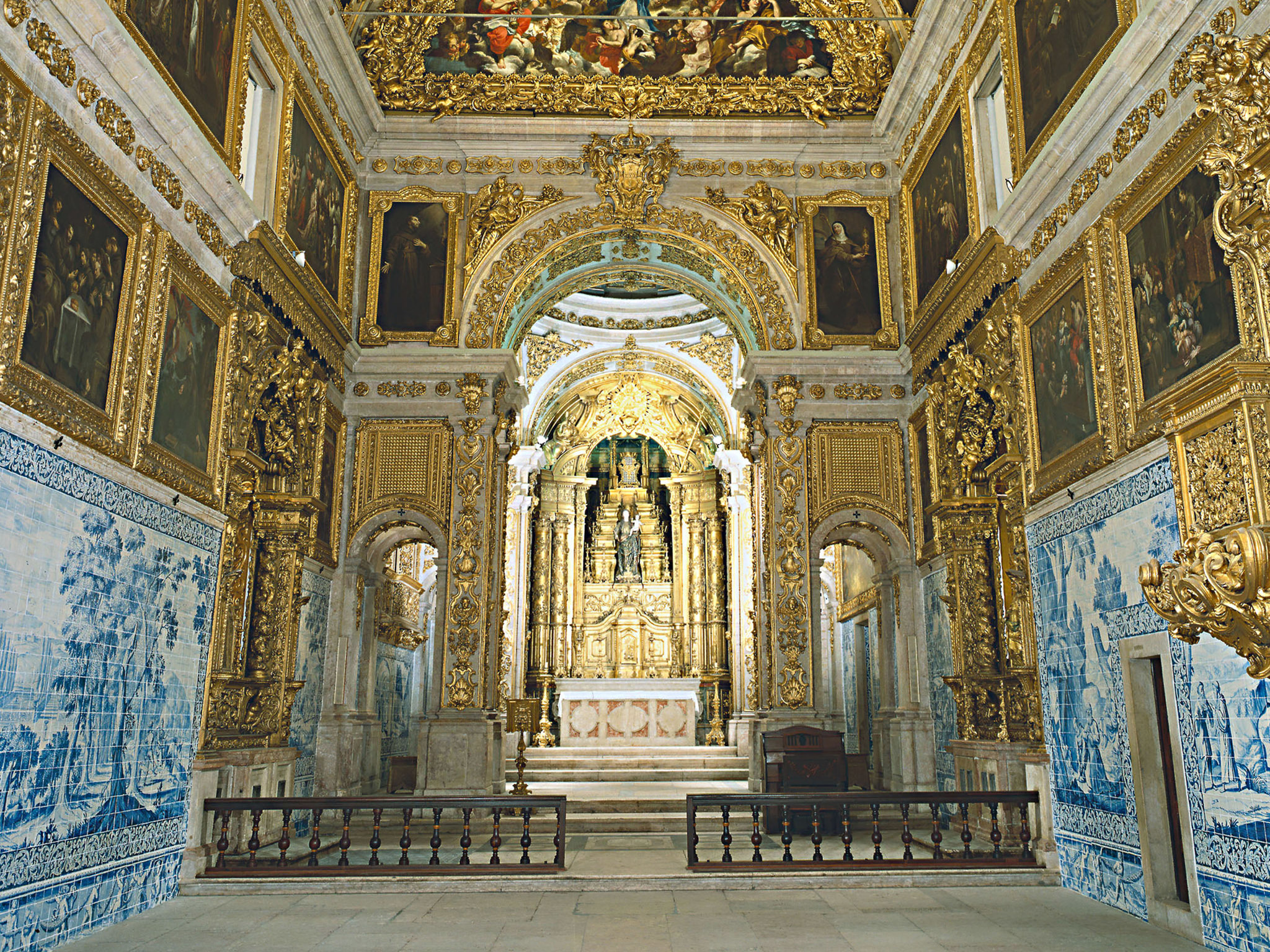 Lisboa, Convencida De Madre De Deus, Vestida Com Tabuleiro De