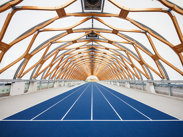 Go for an indoor jog at the new Shin-Toyosu running stadium Go for an indoor jog at the new Shin-Toyosu running stadium