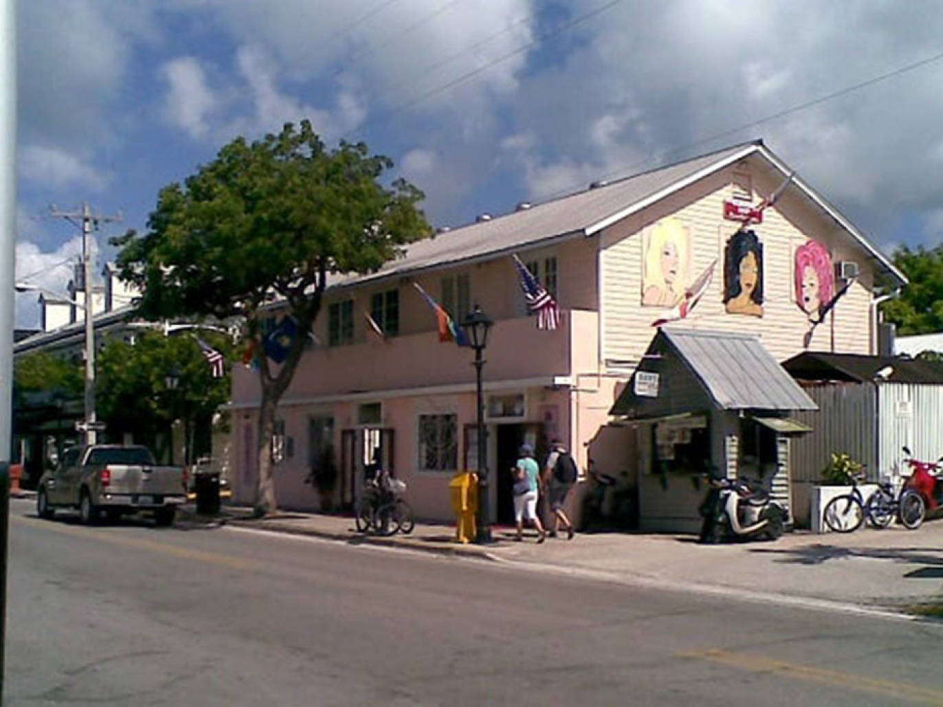 17 Best Gay Clubs And Bars in US From Drag Bars To LGBTQ+ Bars