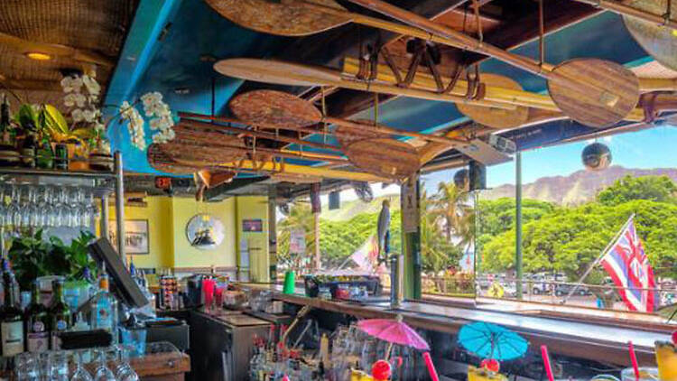 Hula’s Bar & Lei Stand | Waikiki, HI