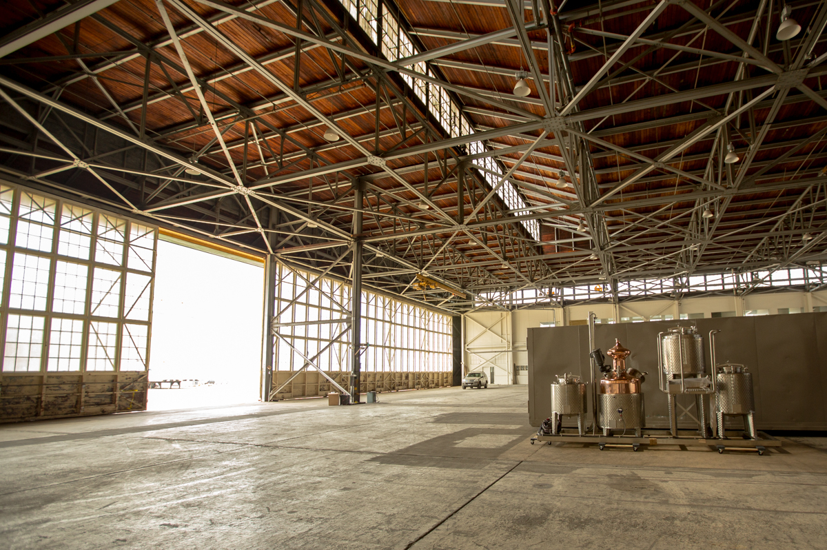 Девушку в ангаре. Ящики в ангаре. Old Hangar. Ангар №1. Ангар Новороссийск.