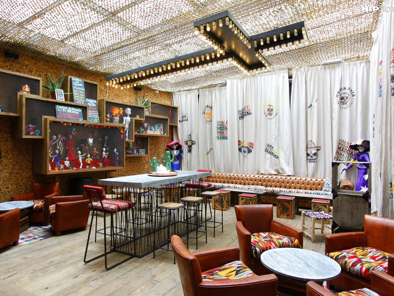 50 Best Bars in Paris, from Speakeasies to Dive Bars