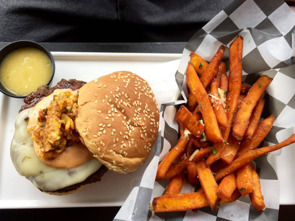 Best burgers in DC like cheeseburgers, hambugers, veggie burgers