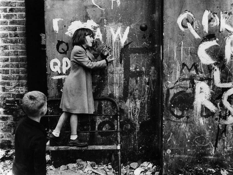 Ten amazing archive photos of London by Roger Mayne