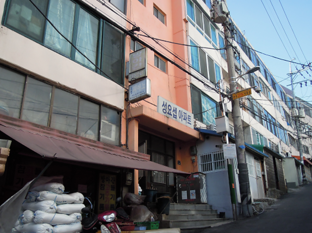 A journey to the '70s Seoul on Jungnimmalli-gil A journey to the '70s Seoul on Jungnimmalli-gil