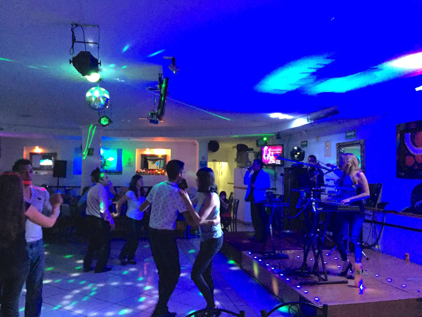 10 de las mejores cantinas con música en vivo en la CDMX