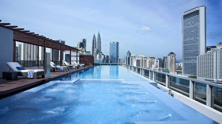 hotel dengan kolam renang rooftop di kuala lumpur