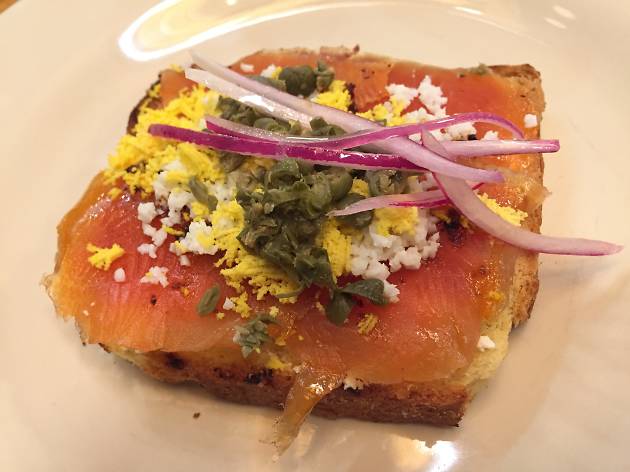 Pan tostado con salmón Pan tostado con salmón