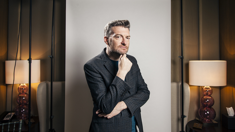 Black Mirror In Yaraticisi Ve Yazari Charlie Brooker La Tanisin