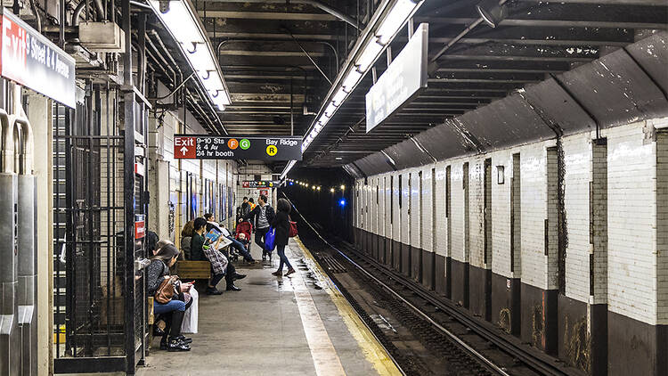 Subway stations with no countdown clock