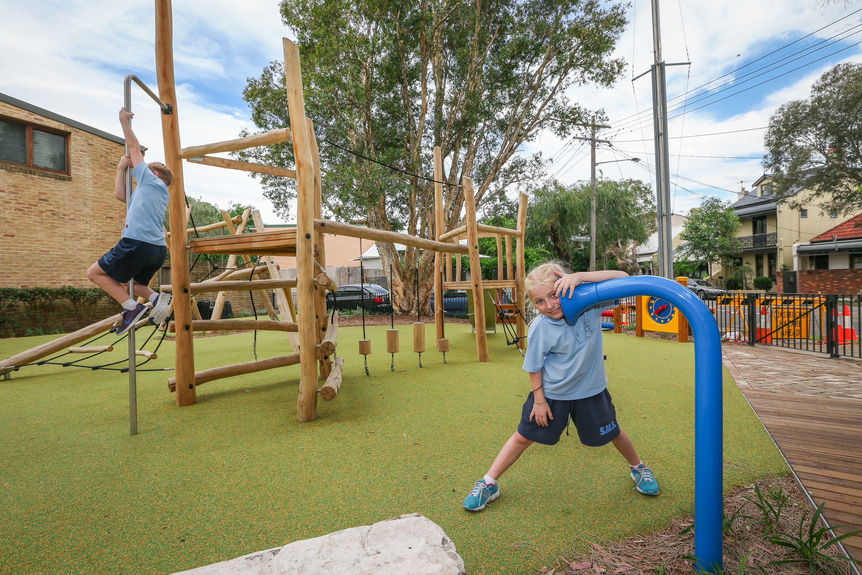 playground delivery and set up