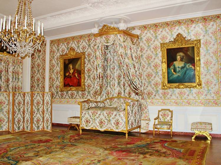 Discover the Mesdames’ Apartments