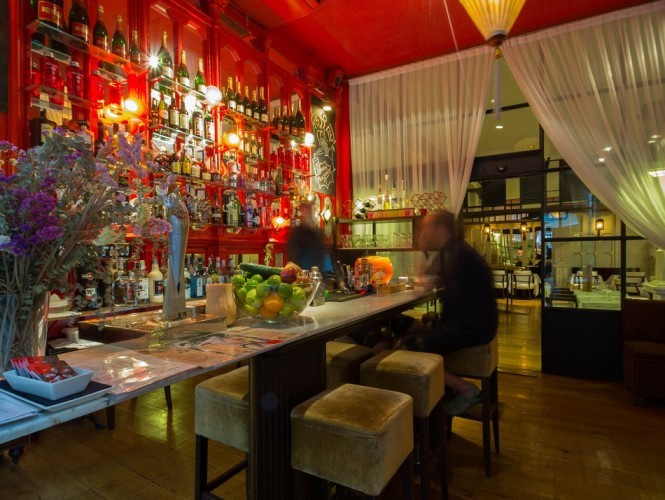 Bar Rosso Nightlife in Eixample, Barcelona