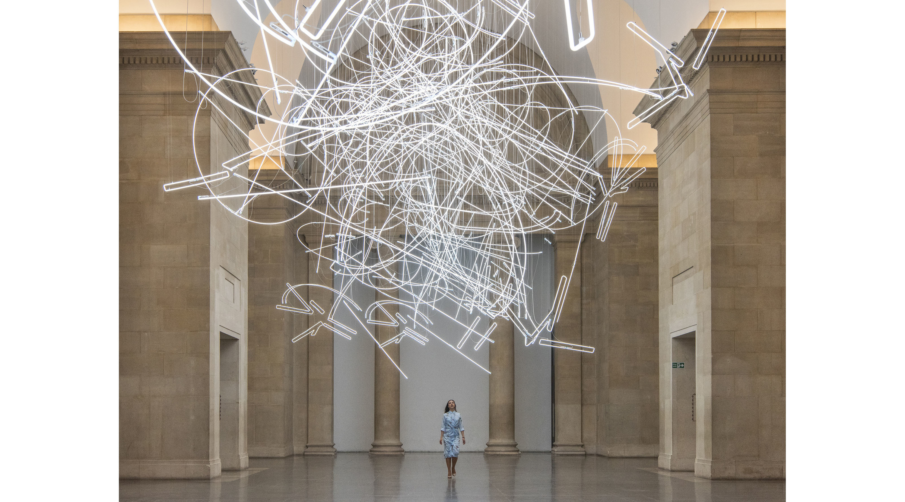 Installation. Cerith Wyn Evans. Световые скульптуры инсталляции. Пространство для инсталляции. Световые инсталляции современное искусство.