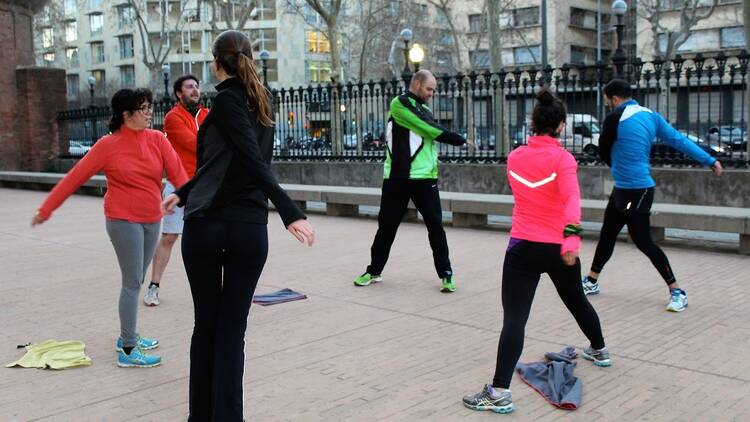 Queda para correr cuando significa para charlar