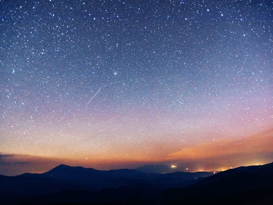 Lluvia de estrellas en la Mujer dormida