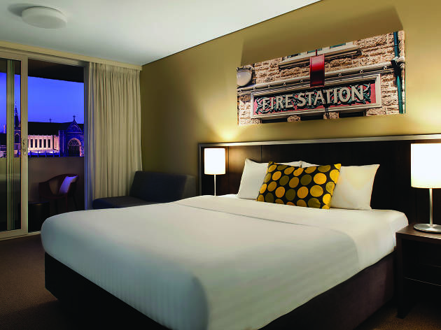 DO NOT REUSE Travelodge Hotel Perth competition A guest room with balcony at the Travelodge Hotel Perth