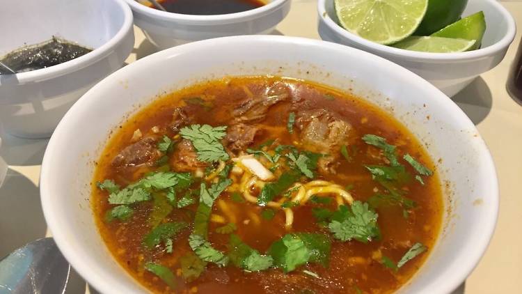 Birria con ramen 