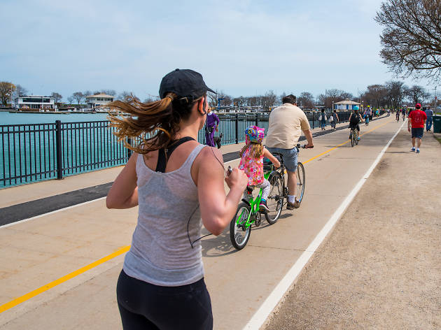 Chicago’s Lakefront Trail is closed to the public “until further notice” Runners at Belmont Harbor