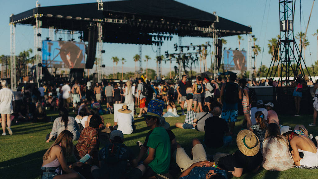 Coachella Crowd 2022 Best Fashion Looks At Cotton Fest 2020