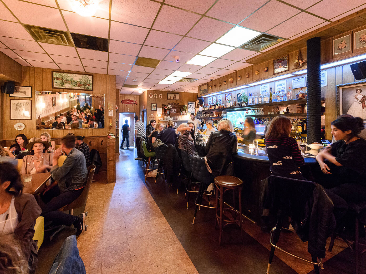 18 Best Lower East Side Bars You Can’t Miss When Going Out