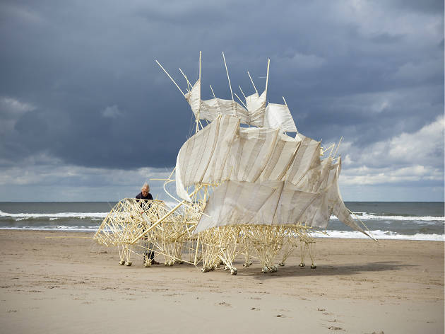 Theo Jansen. Asombrosas criaturas Escultura del artista Theo Jansen