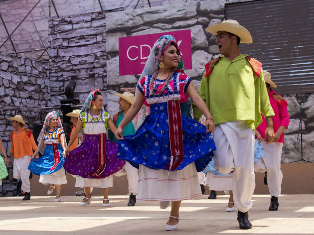 Danza folclórica en el Zócalo Danza folclórica en el Zócalo