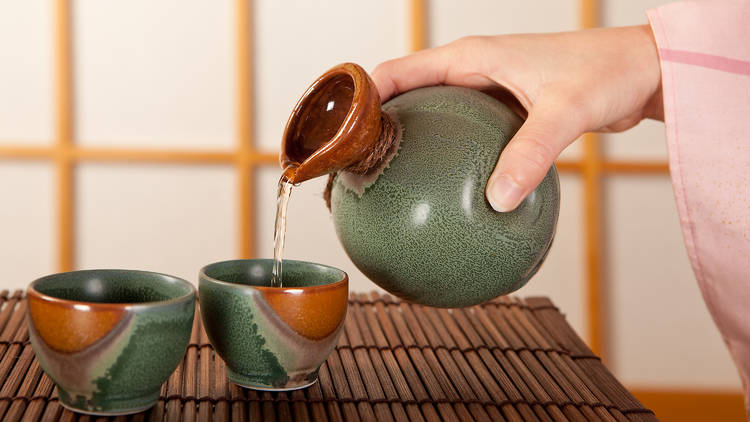 Generic sake pouring