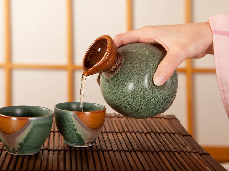 Generic sake pouring