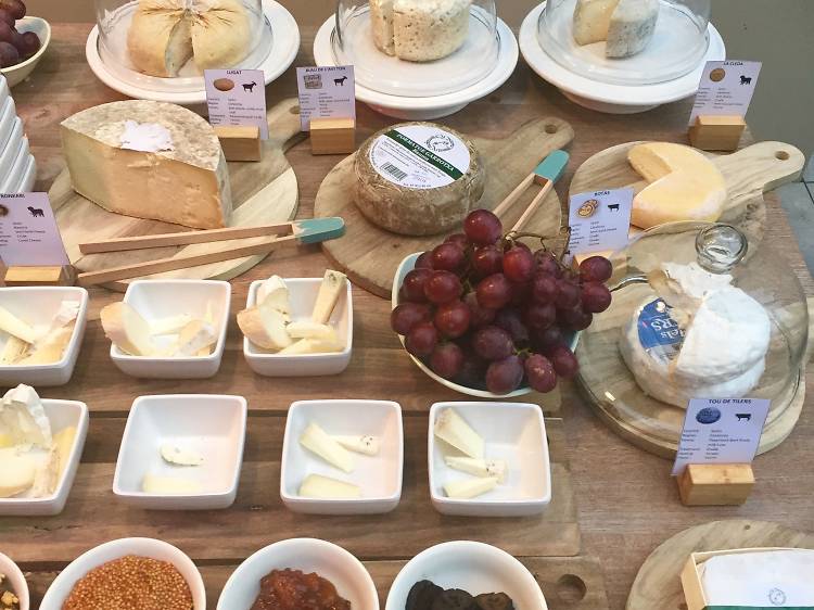 Wine and cheese at Alexandra Barcelona: A DoubleTree by Hilton