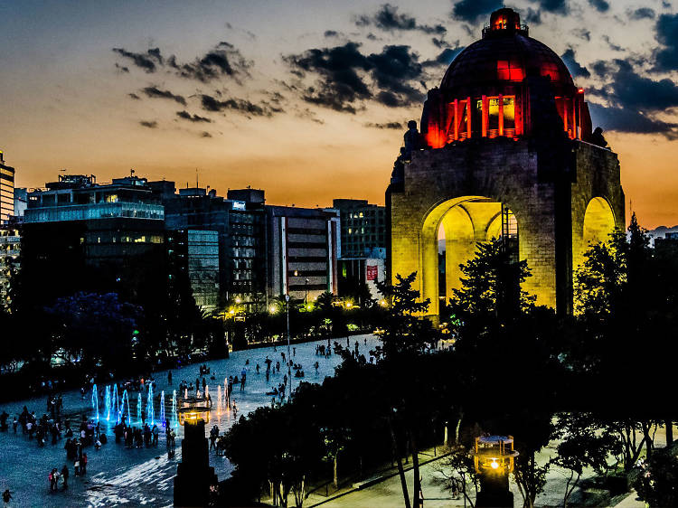 Ver el amanecer a 65 metros de altura en el Monumento a la Revolución