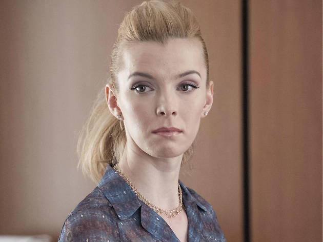 GLOW Imagen de la actriz Betty Gilpin en su papel de Debbie, en Glow