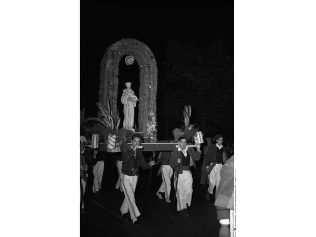 Desfile das marchas populares, andor de Santo António, 1955-06 Desfile das marchas populares, andor de Santo António