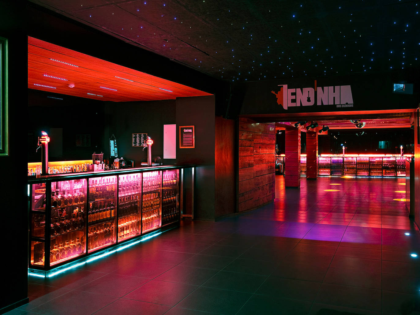 Os melhores clubes para sair à noite no Porto