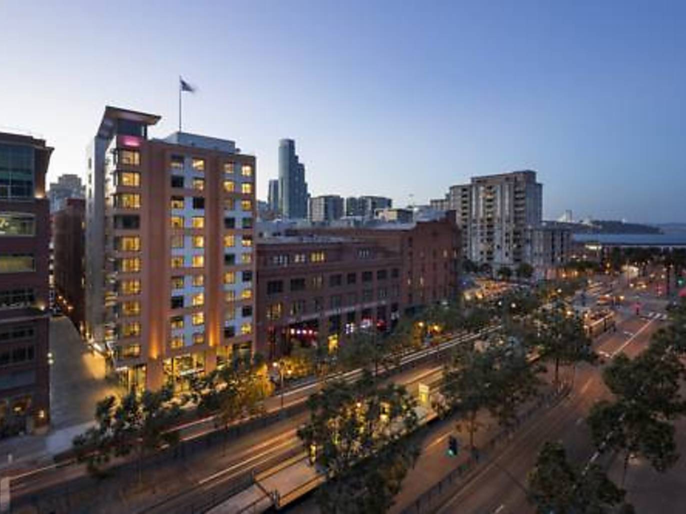 10 Best Rooftop Bars in San Francisco for Cocktails and Views