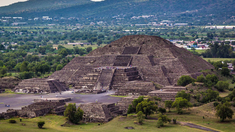 La Pirámide de la Luna en la Zona Arqueológica de Teotihuacán