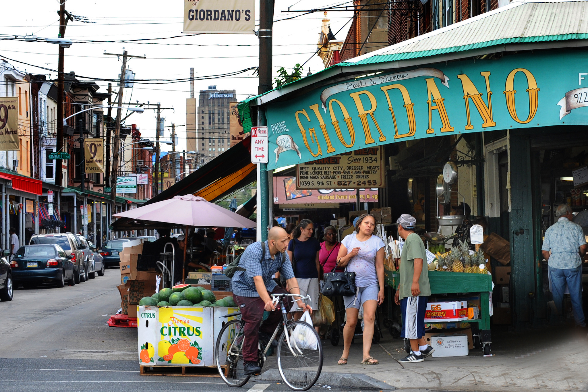 italian-market-shopping-in-bella-vista-philadelphia